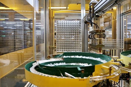 從韓流追風(fēng)到國(guó)潮引領(lǐng) 美瞳賽道與電動(dòng)車(chē)控制器中的國(guó)貨“爆改”之路